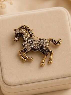 Champagne Stardust Horse Brooch